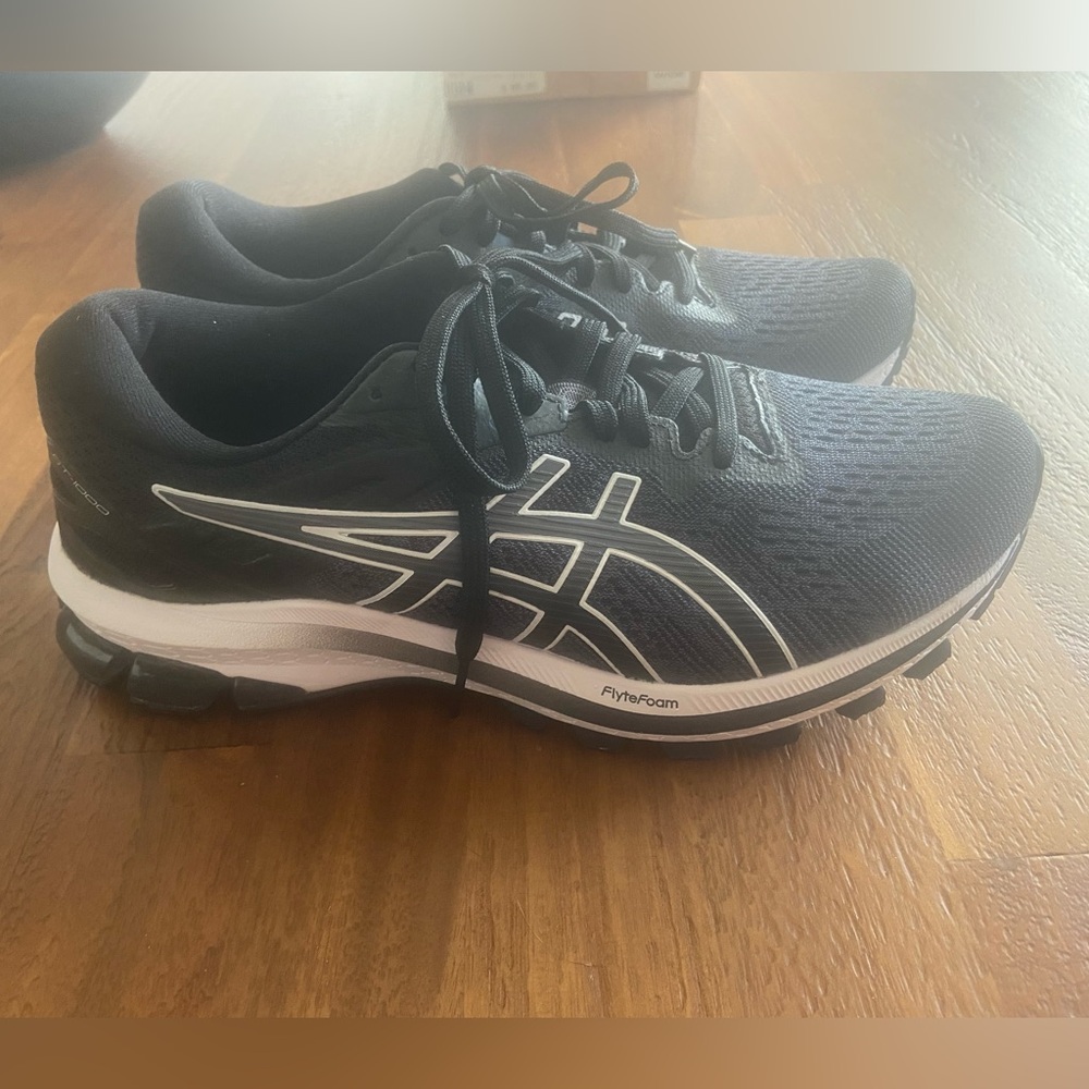 NIB Women’s ASICS GT 1000 Size 8 WIDE - Picture 2 of 15